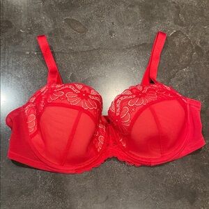 Women’s Frederick’s Of Hollywood Elegant Red Lace Bra